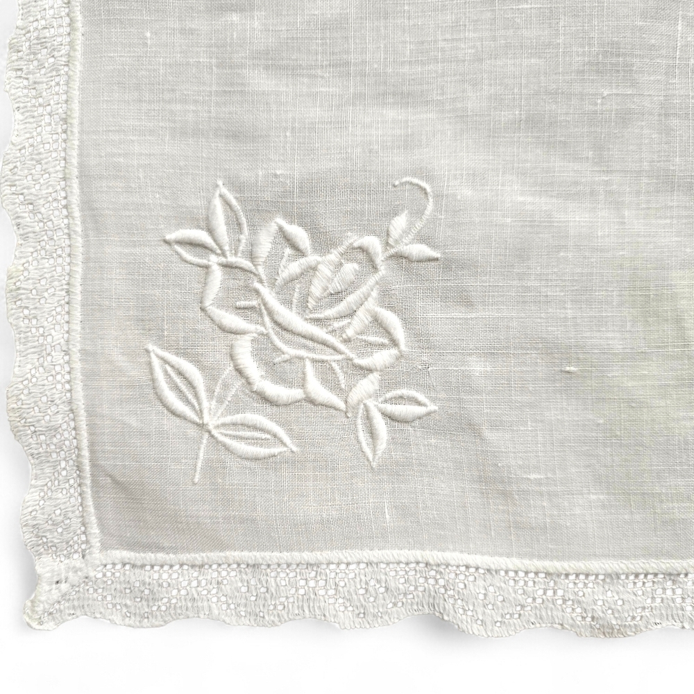 Vintage White Linen Handkerchief or Napkin – Embroidered Floral Lace 17x17 - Picture 4 of 4